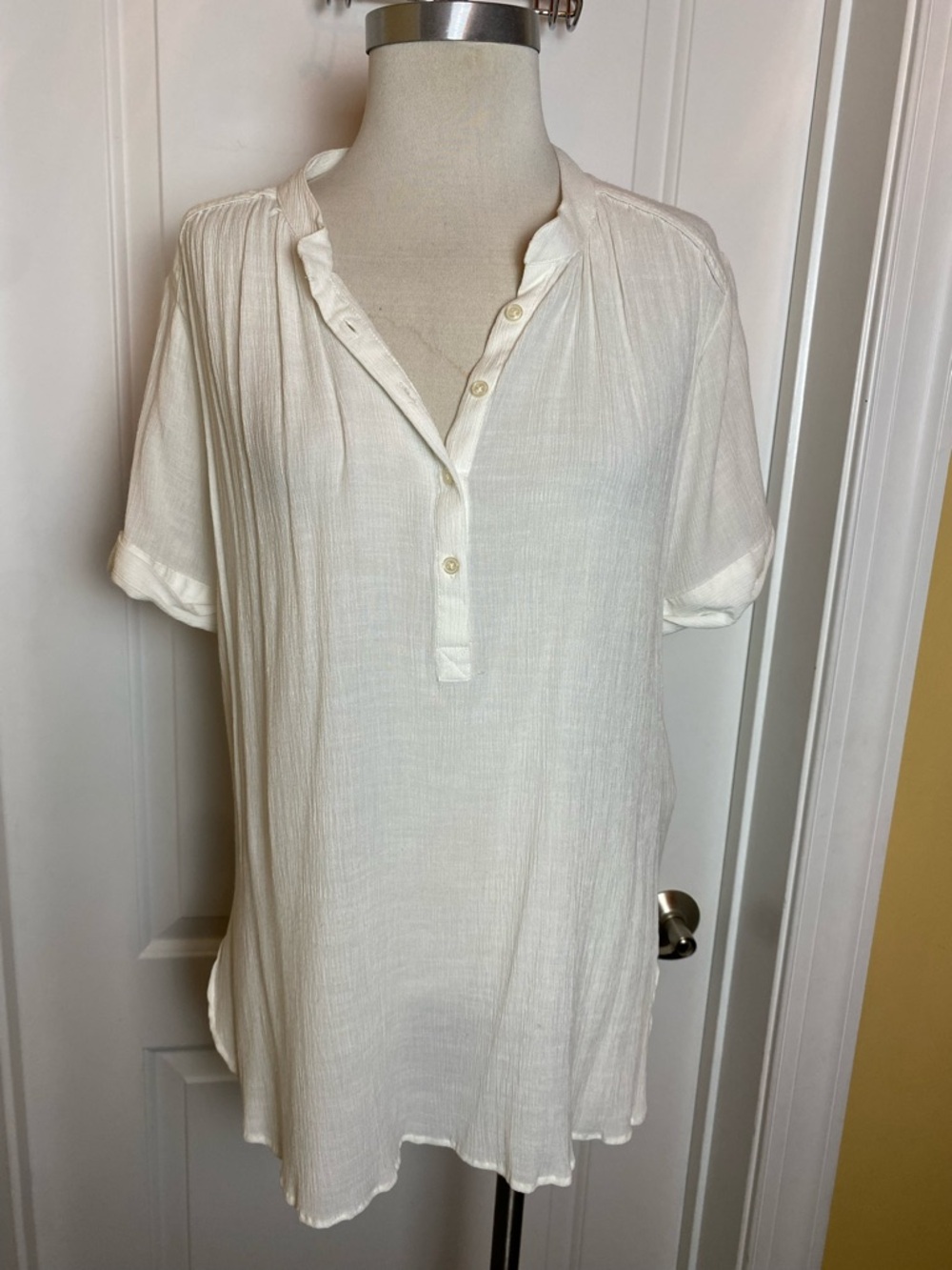 maeve anthropologie Ivory High Placket Short Sleeve Blouse Large